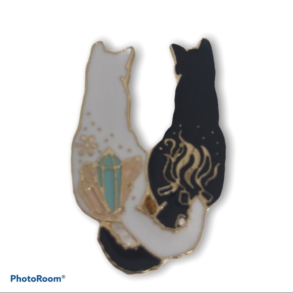 Yin Yang Balance Cat Kitty Lapel Flair Pin - Picture 2 of 4